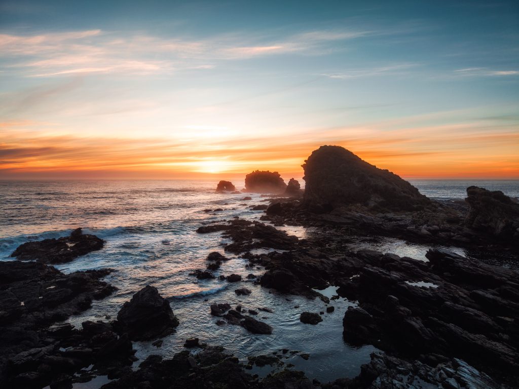 Roca del Taita Wenteyao en Puactrihue Sur de Chile al atardecer
